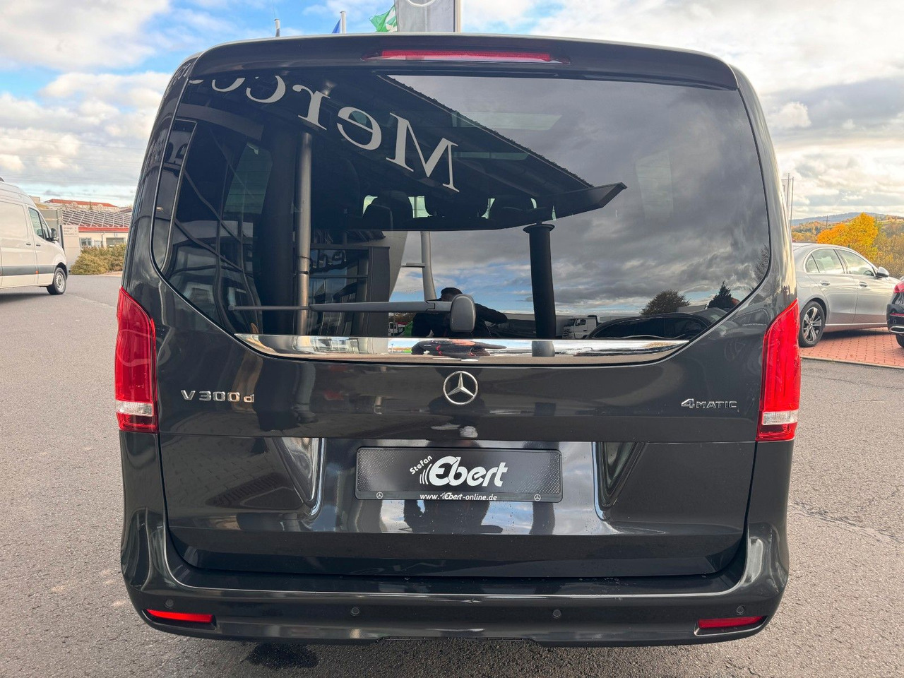 Mercedes-Benz V 300 d 4MATIC AVA ED AMG DISTR Stdh AHK2,5 PANO - سيارة ستيشن: صورة 5 Mercedes-Benz V 300 d 4MATIC AVA ED AMG DISTR Stdh AHK2,5 PANO - سيارة ستيشن: صورة 5