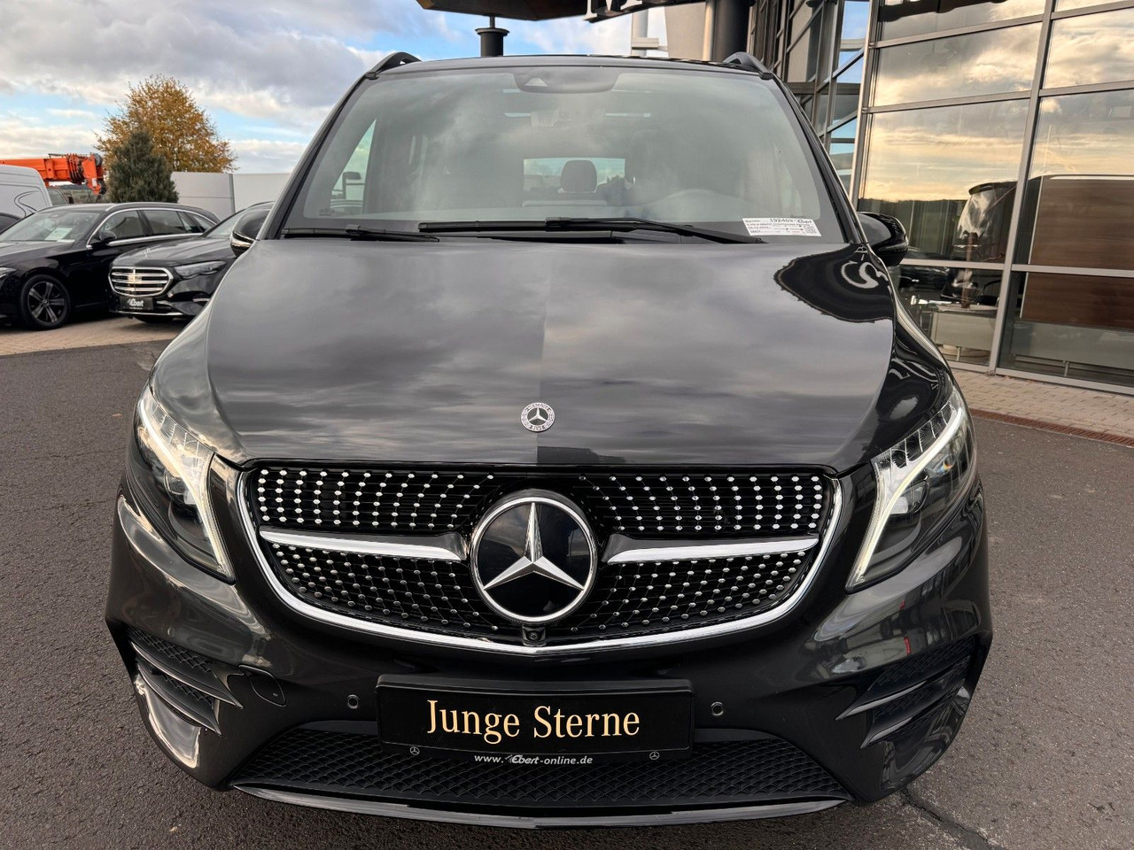 Mercedes-Benz V 300 d 4MATIC AVA ED AMG DISTR Stdh AHK2,5 PANO - سيارة ستيشن: صورة 2 Mercedes-Benz V 300 d 4MATIC AVA ED AMG DISTR Stdh AHK2,5 PANO - سيارة ستيشن: صورة 2