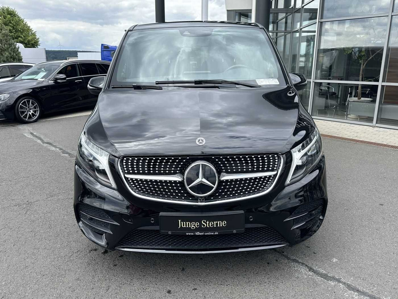 Mercedes-Benz V 300 d 4MATIC EXCLUSIVE AMG Panorama DISTRONIC - ميكروباص: صورة 2 Mercedes-Benz V 300 d 4MATIC EXCLUSIVE AMG Panorama DISTRONIC - ميكروباص: صورة 2