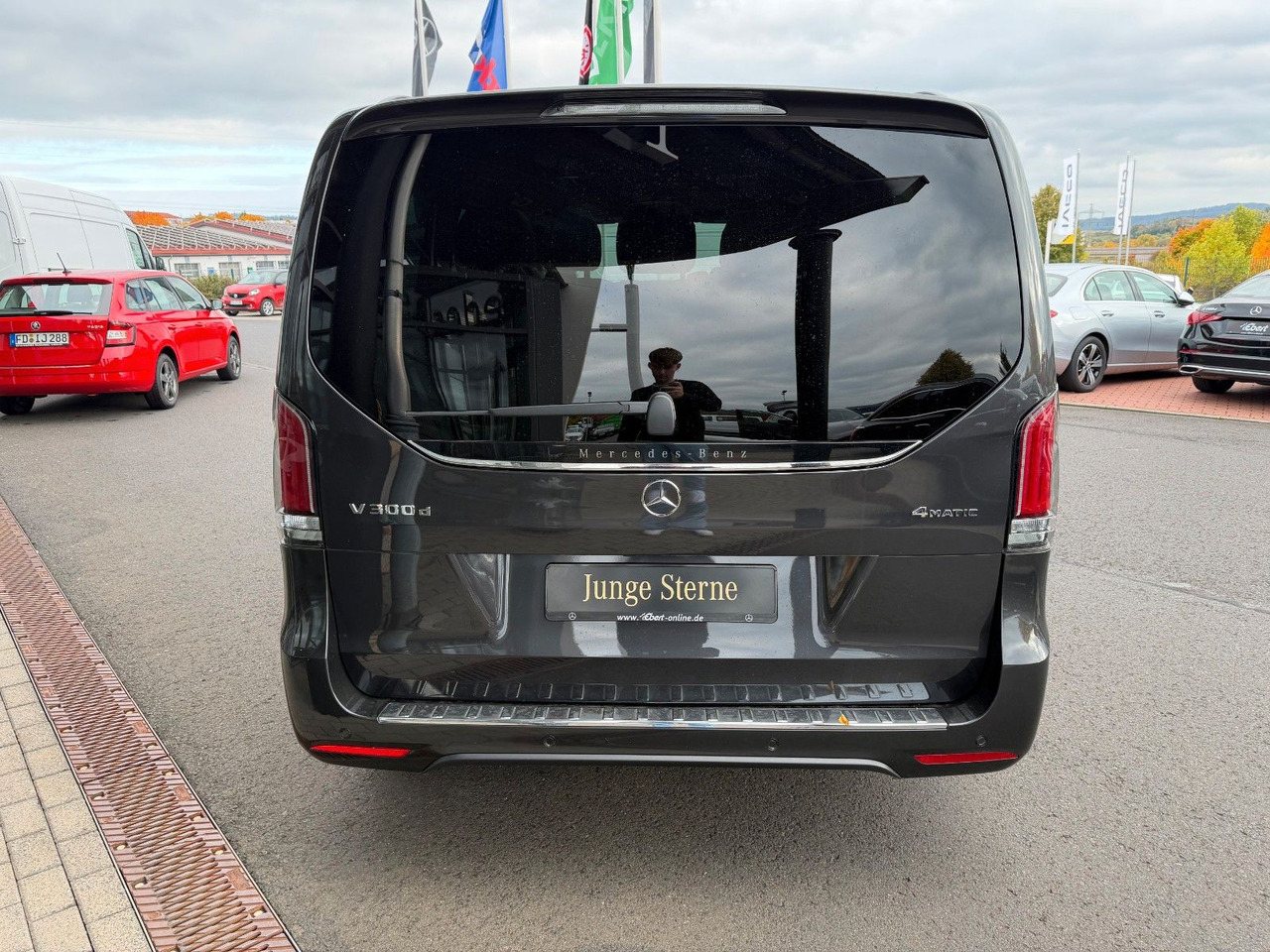 Mercedes-Benz V 300 d 4MATIC EXCLUSIVE AMG Panorama Standheiz - سيارة ستيشن: صورة 5 Mercedes-Benz V 300 d 4MATIC EXCLUSIVE AMG Panorama Standheiz - سيارة ستيشن: صورة 5