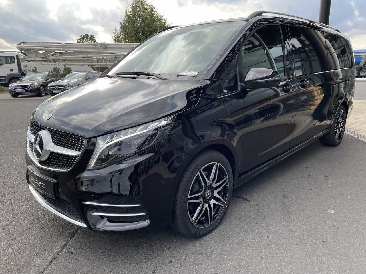 Mercedes-Benz V 300 d AVA 4MATIC AMG Kühlschrank AIRMATIC - سيارة: صورة 2 Mercedes-Benz V 300 d AVA 4MATIC AMG Kühlschrank AIRMATIC - سيارة: صورة 2
