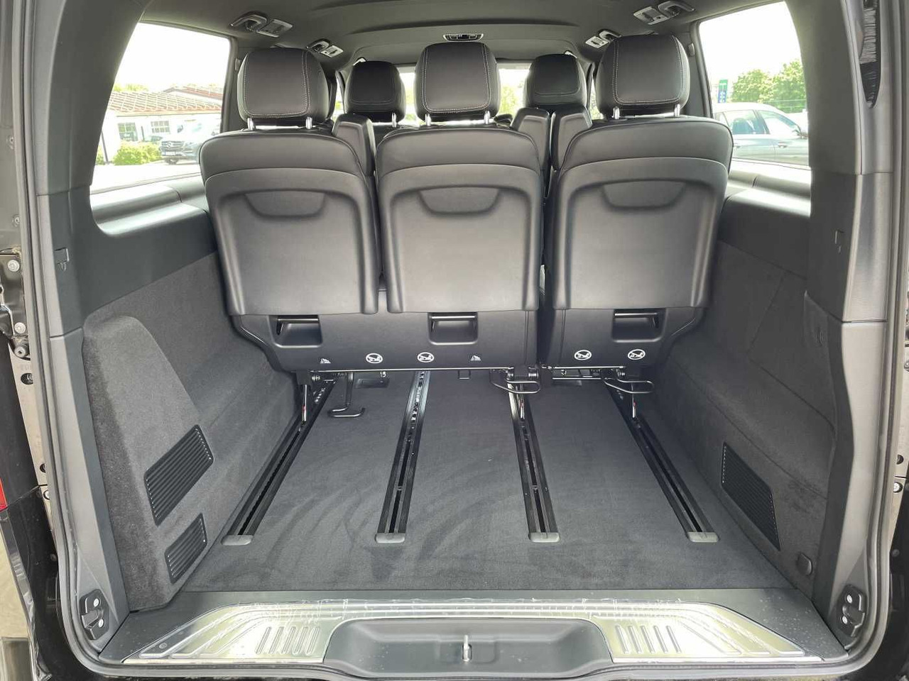 Mercedes-Benz V 300 d AVA 4MATIC AMG Kühlschrank AIRMATIC - سيارة: صورة 5 Mercedes-Benz V 300 d AVA 4MATIC AMG Kühlschrank AIRMATIC - سيارة: صورة 5