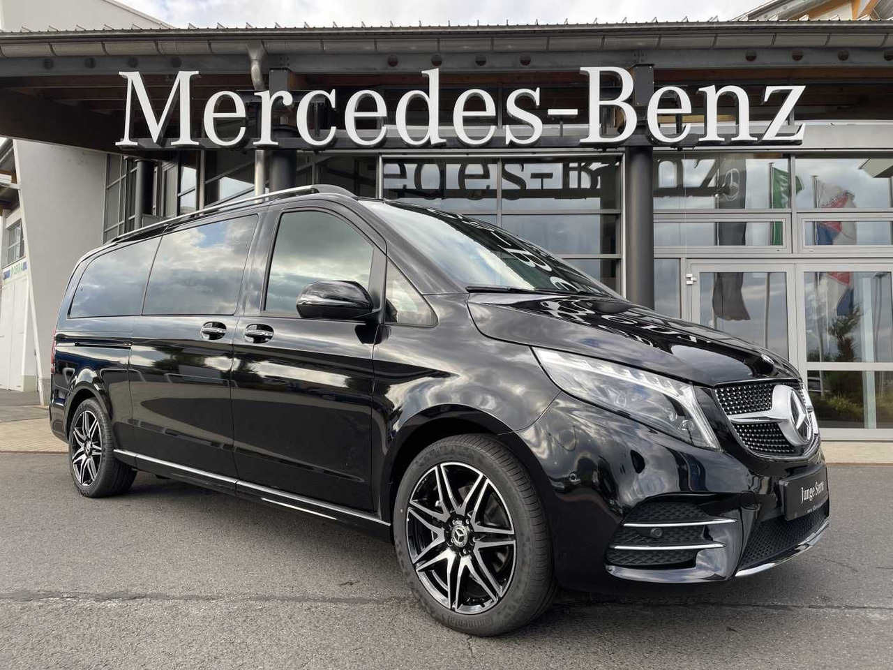 Mercedes-Benz V 300 d AVA 4MATIC AMG Kühlschrank AIRMATIC - ميكروباص: صورة 1 Mercedes-Benz V 300 d AVA 4MATIC AMG Kühlschrank AIRMATIC - ميكروباص: صورة 1
