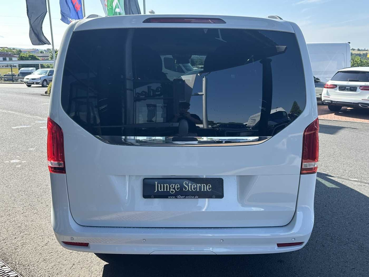 Mercedes-Benz V 300 d AVA ED 6Sitze Burmester 360Kamera el Tür - ميكروباص: صورة 5 Mercedes-Benz V 300 d AVA ED 6Sitze Burmester 360Kamera el Tür - ميكروباص: صورة 5