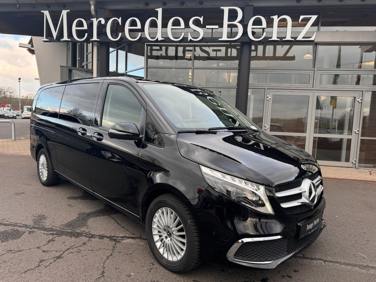 Mercedes-Benz V 300 d AVA Extralang 4MATIC AHK Stdh DISTRONIC - سيارة ستيشن: صورة 1 Mercedes-Benz V 300 d AVA Extralang 4MATIC AHK Stdh DISTRONIC - سيارة ستيشن: صورة 1