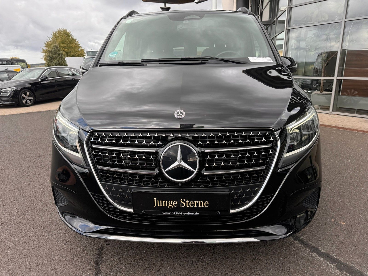 Mercedes-Benz V 300 d AVANTGARDE Extralang 360Kamera Standheiz - سيارة ستيشن: صورة 2 Mercedes-Benz V 300 d AVANTGARDE Extralang 360Kamera Standheiz - سيارة ستيشن: صورة 2