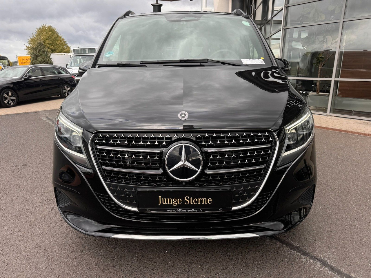 Mercedes-Benz V 300 d AVANTGARDE Extralang 360Kamera Standheiz - سيارة ستيشن: صورة 2 Mercedes-Benz V 300 d AVANTGARDE Extralang 360Kamera Standheiz - سيارة ستيشن: صورة 2