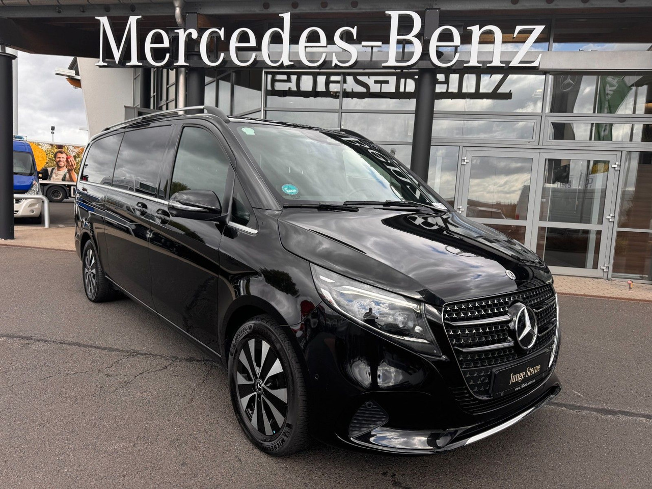 Mercedes-Benz V 300 d AVANTGARDE Extralang 360Kamera Standheiz - ميكروباص: صورة 1 Mercedes-Benz V 300 d AVANTGARDE Extralang 360Kamera Standheiz - ميكروباص: صورة 1