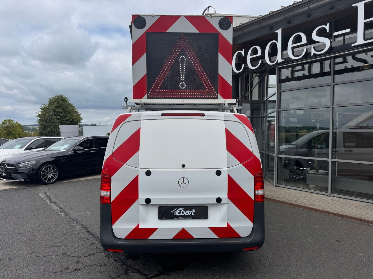 Mercedes-Benz Vito 111 CDI Tourer Begleitfahrzeug BF3+ / WVZ - فان المدمجة: صورة 2 Mercedes-Benz Vito 111 CDI Tourer Begleitfahrzeug BF3+ / WVZ - فان المدمجة: صورة 2