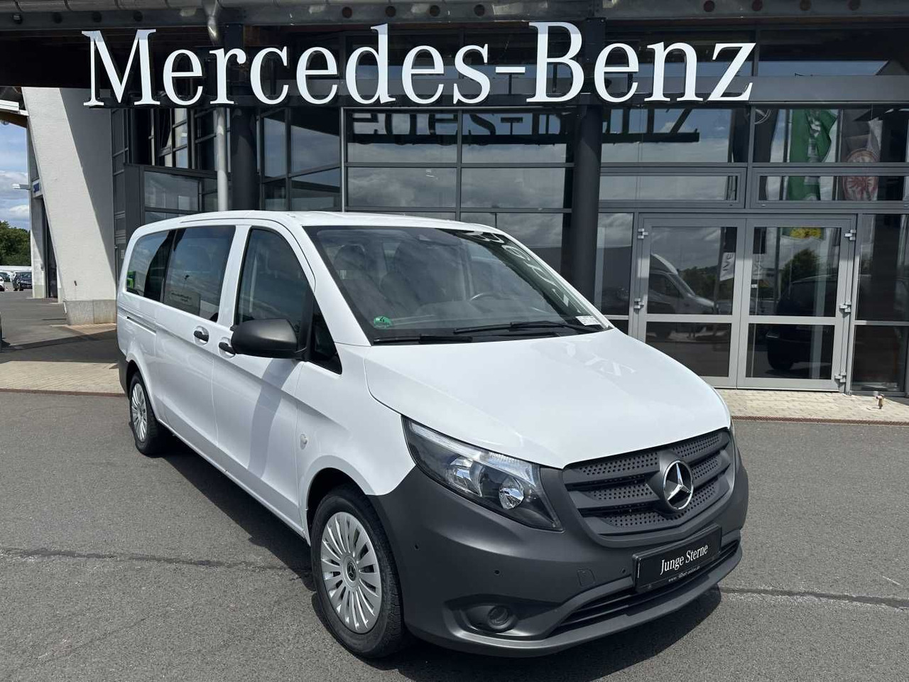 Mercedes-Benz Vito 114 CDI Tourer 9G Klima Audio40 Extralang - ميكروباص: صورة 1 Mercedes-Benz Vito 114 CDI Tourer 9G Klima Audio40 Extralang - ميكروباص: صورة 1