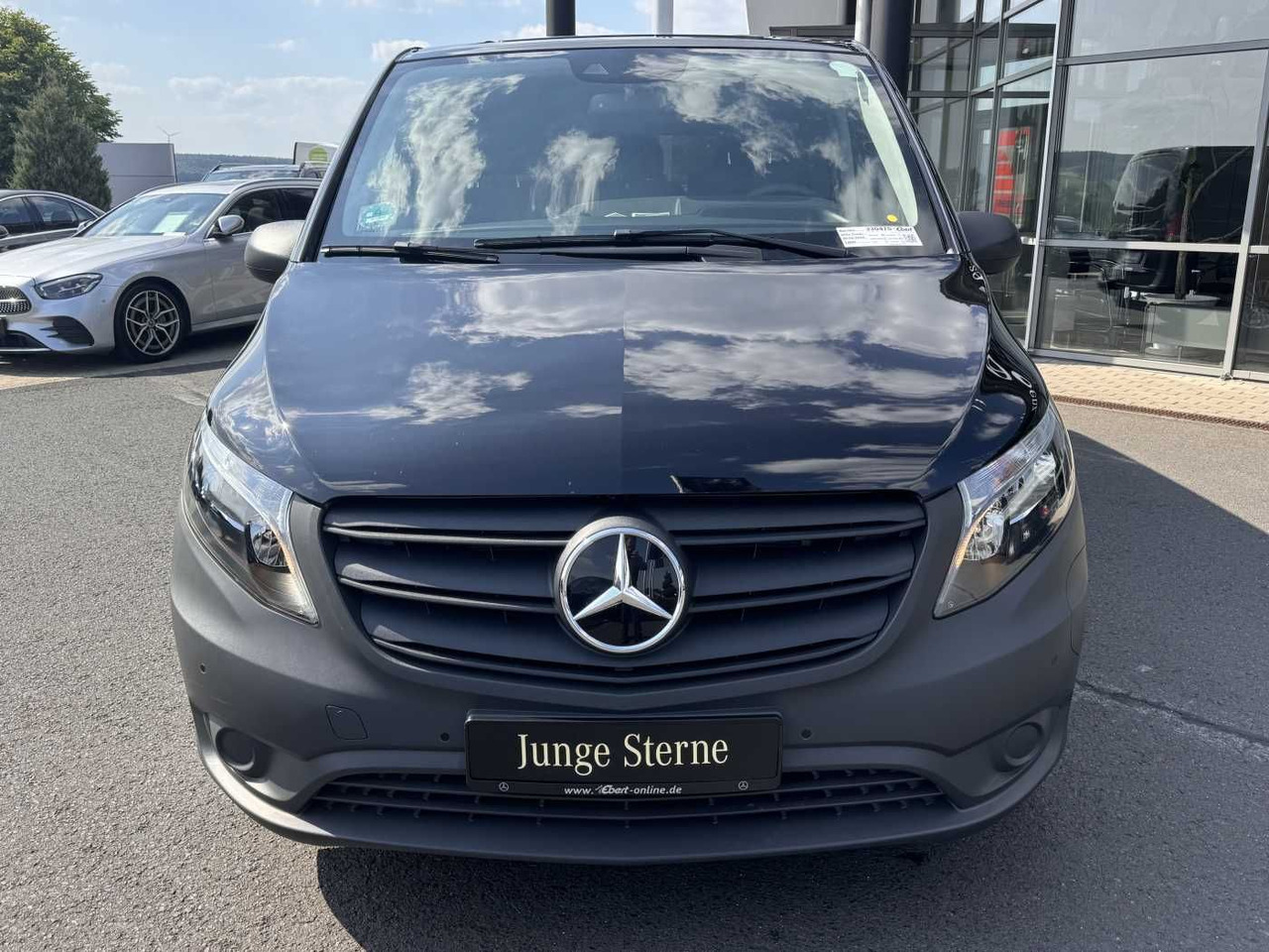 Mercedes-Benz eVito 129 Tourer Behinderten-/Rollstuhlrampe - ميكروباص, فان كهربائية: صورة 3 Mercedes-Benz eVito 129 Tourer Behinderten-/Rollstuhlrampe - ميكروباص, فان كهربائية: صورة 3