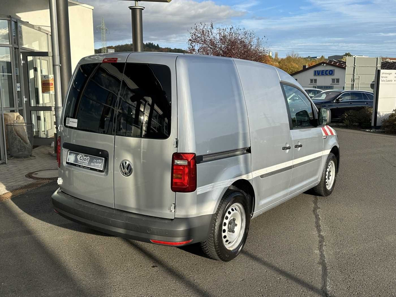 Volkswagen Caddy 1.6 TDI Klima Navi 8Räder Trennwand klappb - فان المدمجة: صورة 4 Volkswagen Caddy 1.6 TDI Klima Navi 8Räder Trennwand klappb - فان المدمجة: صورة 4