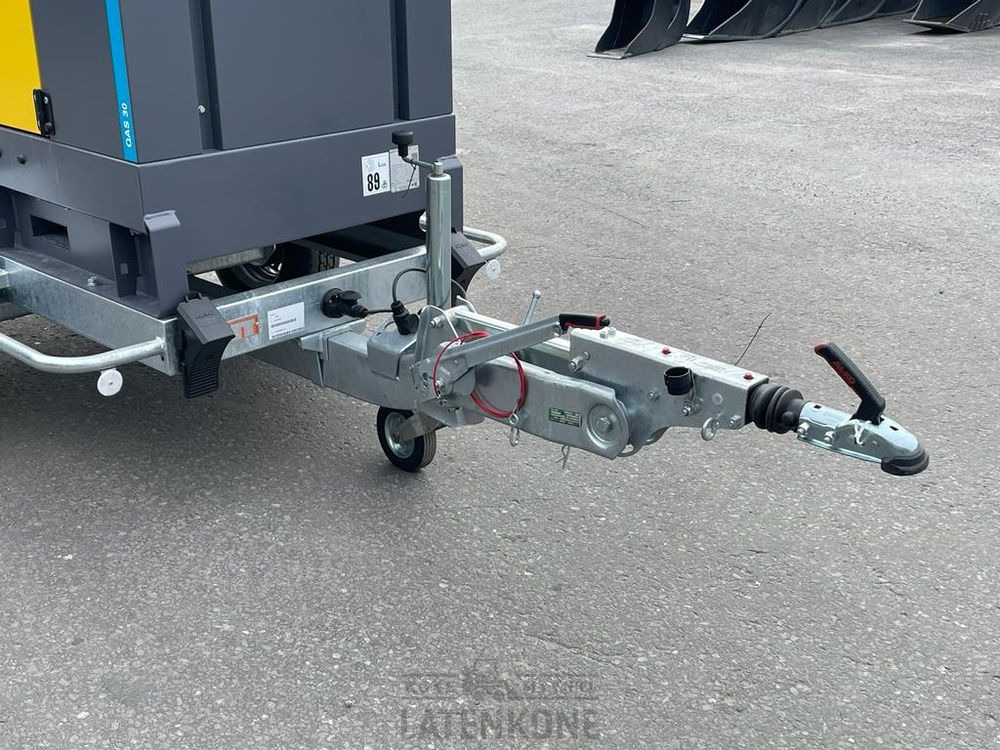 مجموعة المولد Atlas Copco QAS 30 50 Hz Generaattori StageV vetovarustuksella: صورة 12