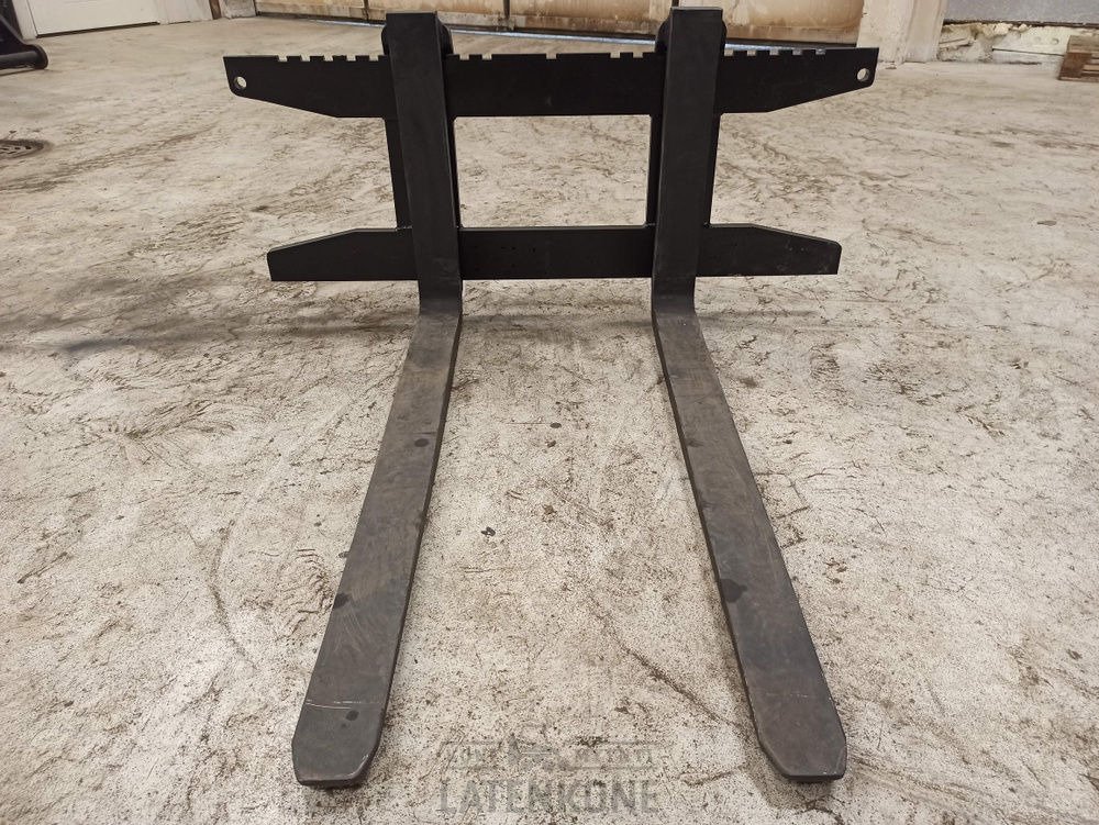 Laten Trukkipiikit 1600kg 1100mm/1000mm 2A Avant - مشعبات - آلات الإنشاء: صورة 2 Laten Trukkipiikit 1600kg 1100mm/1000mm 2A Avant - مشعبات - آلات الإنشاء: صورة 2