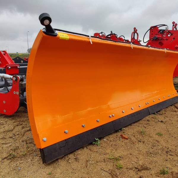 Inter-tech Snow plough 2,6m straight - ON STOCK - كاسحة ثلوج - آلات زراعية: صورة 1 Inter-tech Snow plough 2,6m straight - ON STOCK - كاسحة ثلوج - آلات زراعية: صورة 1