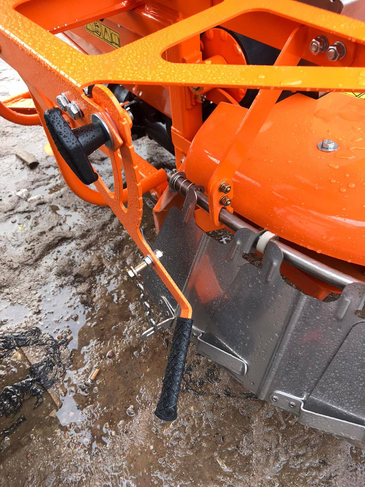 ناثر غبار/ ملح POM Augustów salt and sand spreader with communal attachment Motyl N 31M/1: صورة 11 ناثر غبار/ ملح POM Augustów salt and sand spreader with communal attachment Motyl N 31M/1: صورة 11