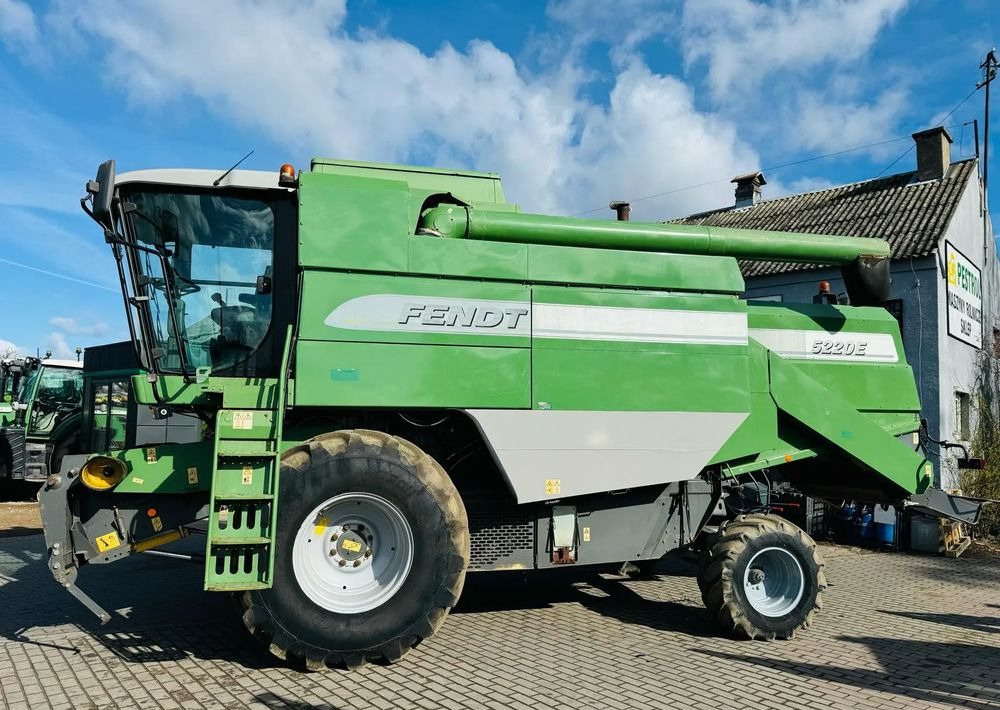 Fendt 5220E - حصادة: صورة 1 Fendt 5220E - حصادة: صورة 1