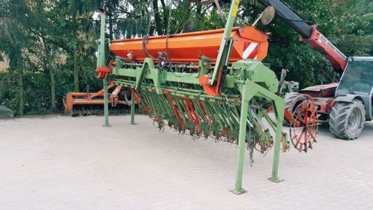 Kuhn LOGISEM 4000 - آلة البذر: صورة 5 Kuhn LOGISEM 4000 - آلة البذر: صورة 5