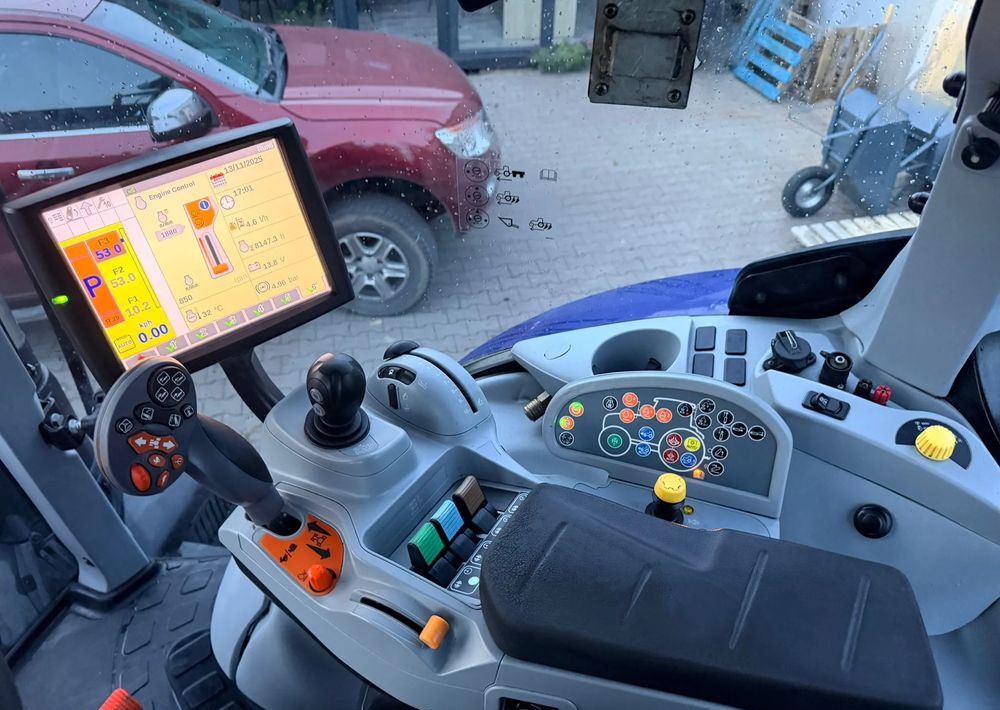 جرار New Holland T7.230 Blue Power Autocommand: صورة 17 جرار New Holland T7.230 Blue Power Autocommand: صورة 17