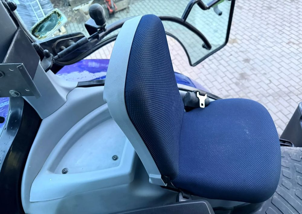 جرار New Holland T7.230 Blue Power Autocommand: صورة 16 جرار New Holland T7.230 Blue Power Autocommand: صورة 16