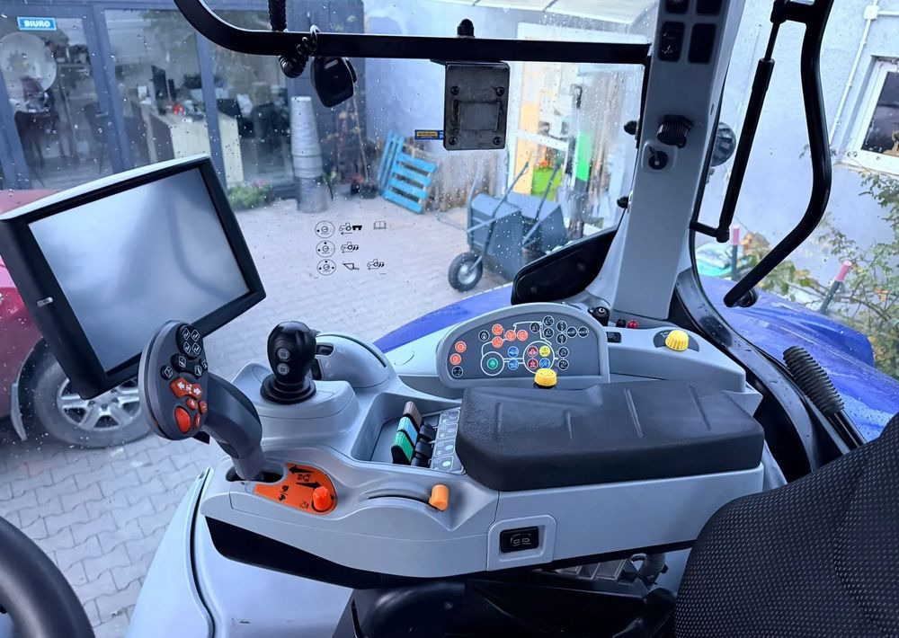 جرار New Holland T7.230 Blue Power Autocommand: صورة 13 جرار New Holland T7.230 Blue Power Autocommand: صورة 13