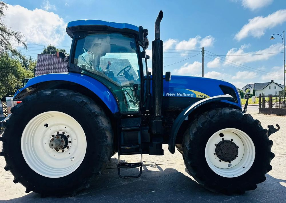 New Holland T7030 - جرار: صورة 2 New Holland T7030 - جرار: صورة 2