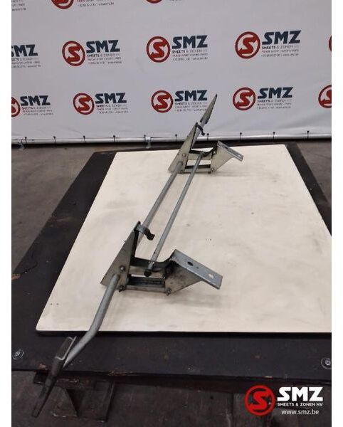 DAF Occ cabinespoiler links DAF XF 105 1740449 - الإيروديناميكية/ الجناح الخلفي - شاحنة: صورة 3 DAF Occ cabinespoiler links DAF XF 105 1740449 - الإيروديناميكية/ الجناح الخلفي - شاحنة: صورة 3