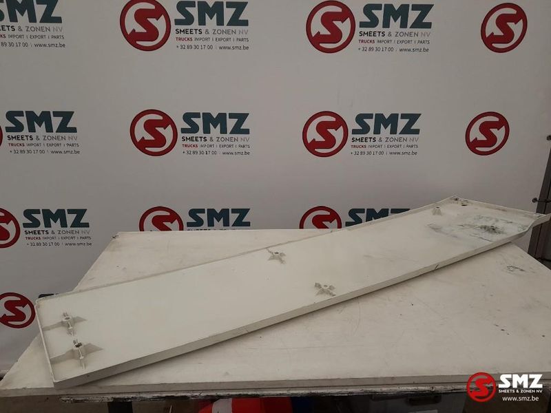 DAF Occ cabinespoiler links DAF XF 105 1740449 - الإيروديناميكية/ الجناح الخلفي - شاحنة: صورة 2 DAF Occ cabinespoiler links DAF XF 105 1740449 - الإيروديناميكية/ الجناح الخلفي - شاحنة: صورة 2