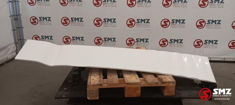 MAN Occ cabinespoiler rechts MAN - الإيروديناميكية/ الجناح الخلفي - شاحنة: صورة 1 MAN Occ cabinespoiler rechts MAN - الإيروديناميكية/ الجناح الخلفي - شاحنة: صورة 1