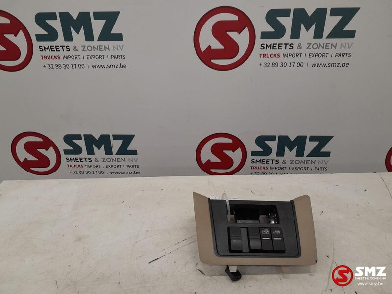 MAN Occ middengedeelte bovenconsole MAN - الكابينة والداخلية - شاحنة: صورة 1 MAN Occ middengedeelte bovenconsole MAN - الكابينة والداخلية - شاحنة: صورة 1