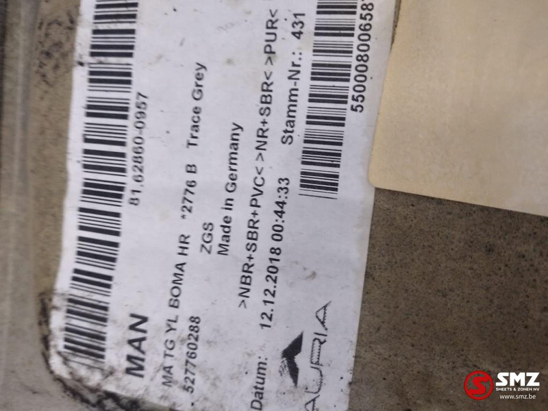 MAN Occ vloerbedekkingen links en rechts MAN - الكابينة والداخلية - شاحنة: صورة 5 MAN Occ vloerbedekkingen links en rechts MAN - الكابينة والداخلية - شاحنة: صورة 5