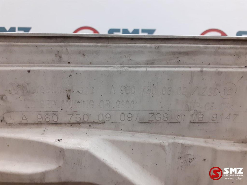 Mercedes-Benz Occ motorkap + windgeleiders Mercedes - غطاء السيارة - شاحنة: صورة 3 Mercedes-Benz Occ motorkap + windgeleiders Mercedes - غطاء السيارة - شاحنة: صورة 3