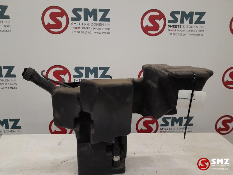 Mercedes-Benz Occ ruitensproeiervloeistoftank + waterpomp Merced - مساحة الزجاج الأمامي - شاحنة: صورة 2 Mercedes-Benz Occ ruitensproeiervloeistoftank + waterpomp Merced - مساحة الزجاج الأمامي - شاحنة: صورة 2