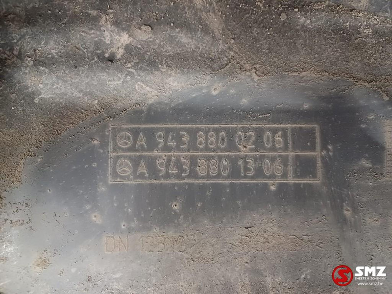 Mercedes-Benz Occ spatbord + spatbordbeugel Econic rechtsachtera - هيكل السيارة الخارجية - شاحنة: صورة 5 Mercedes-Benz Occ spatbord + spatbordbeugel Econic rechtsachtera - هيكل السيارة الخارجية - شاحنة: صورة 5