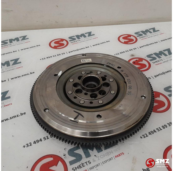 Mercedes-Benz Occ vliegwiel AMG C63S Mercedes - المحرك و قطع الغيار - سيارة: صورة 2 Mercedes-Benz Occ vliegwiel AMG C63S Mercedes - المحرك و قطع الغيار - سيارة: صورة 2