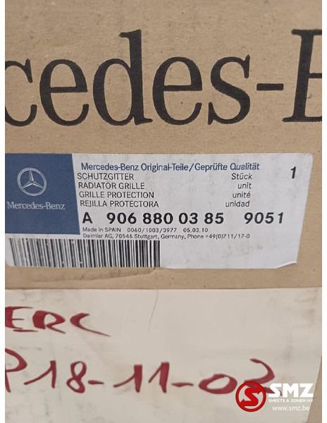 Mercedes-Benz Radiator grille mercedes - شبكة تهوية - شاحنة: صورة 4 Mercedes-Benz Radiator grille mercedes - شبكة تهوية - شاحنة: صورة 4