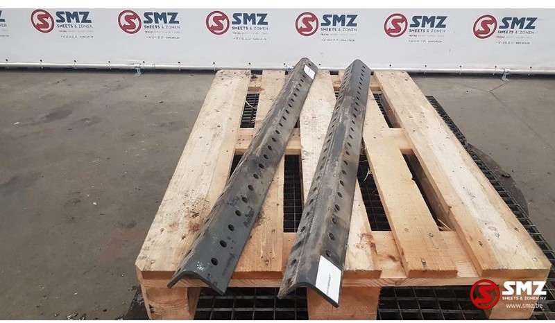 Renault Occ hoekprofielen voor montage koppelschotel - قارنة سرجية - شاحنة: صورة 1 Renault Occ hoekprofielen voor montage koppelschotel - قارنة سرجية - شاحنة: صورة 1