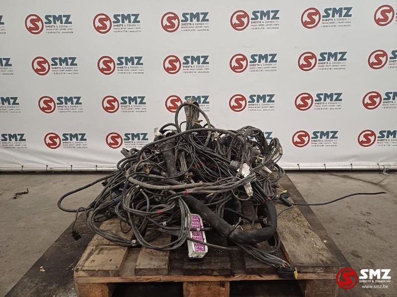 Scania Occ lot kabelbomen Scania - كابلات/ ضفيرة الأسلاك - شاحنة: صورة 4 Scania Occ lot kabelbomen Scania - كابلات/ ضفيرة الأسلاك - شاحنة: صورة 4