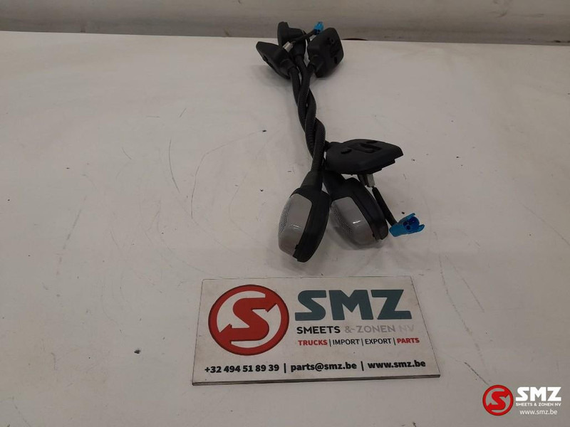 Scania Occ set van 3 leeslampen Scania - الكابينة والداخلية - شاحنة: صورة 4 Scania Occ set van 3 leeslampen Scania - الكابينة والداخلية - شاحنة: صورة 4