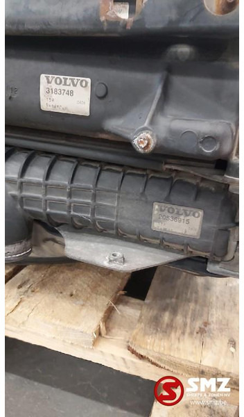 Volvo Occ Radiator met intercooler Volvo FH12 - مشعاع - شاحنة: صورة 3 Volvo Occ Radiator met intercooler Volvo FH12 - مشعاع - شاحنة: صورة 3