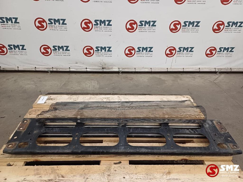 Volvo Occ binnenframe radiatorgrille Volvo - شبكة تهوية - شاحنة: صورة 4 Volvo Occ binnenframe radiatorgrille Volvo - شبكة تهوية - شاحنة: صورة 4