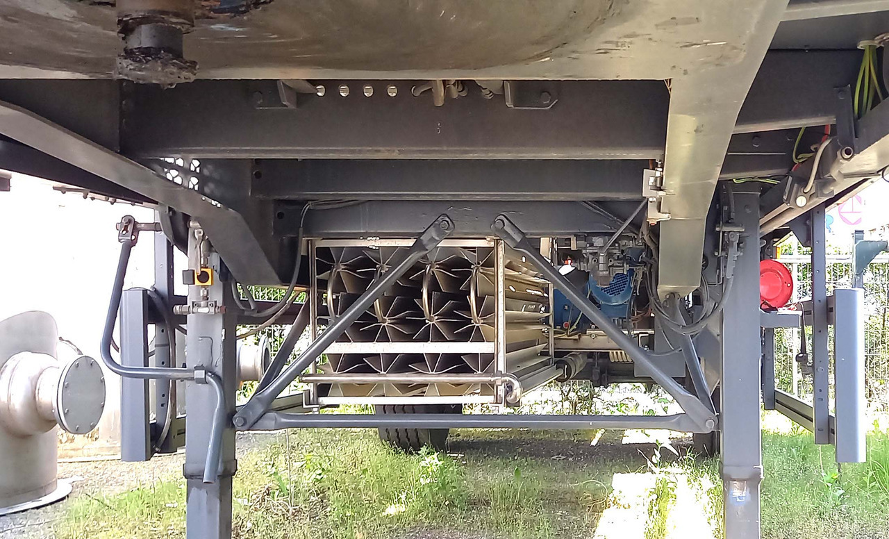 نصف مقطورة صهريج Messer Griesheim Gas tank semi-trailer used for LNG/CNG mobile filling station Methan Gas Cryogenic: صورة 21 نصف مقطورة صهريج Messer Griesheim Gas tank semi-trailer used for LNG/CNG mobile filling station Methan Gas Cryogenic: صورة 21