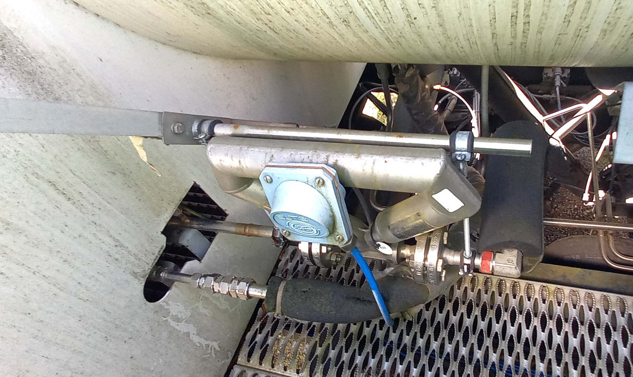 نصف مقطورة صهريج Messer Griesheim Gas tank semi-trailer used for LNG/CNG mobile filling station Methan Gas Cryogenic: صورة 16 نصف مقطورة صهريج Messer Griesheim Gas tank semi-trailer used for LNG/CNG mobile filling station Methan Gas Cryogenic: صورة 16