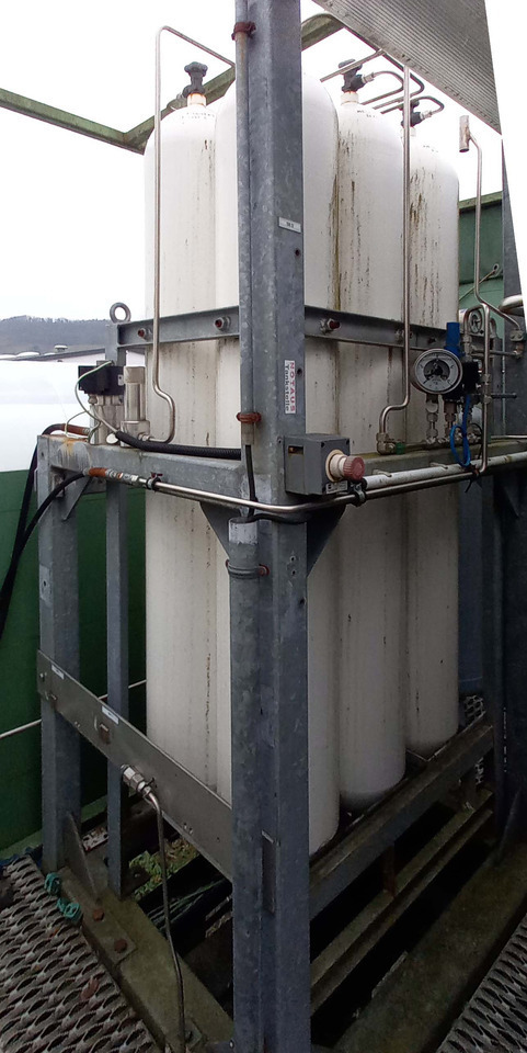 نصف مقطورة صهريج Messer Griesheim Gas tank semi-trailer used for LNG/CNG mobile filling station Methan Gas Cryogenic: صورة 10 نصف مقطورة صهريج Messer Griesheim Gas tank semi-trailer used for LNG/CNG mobile filling station Methan Gas Cryogenic: صورة 10