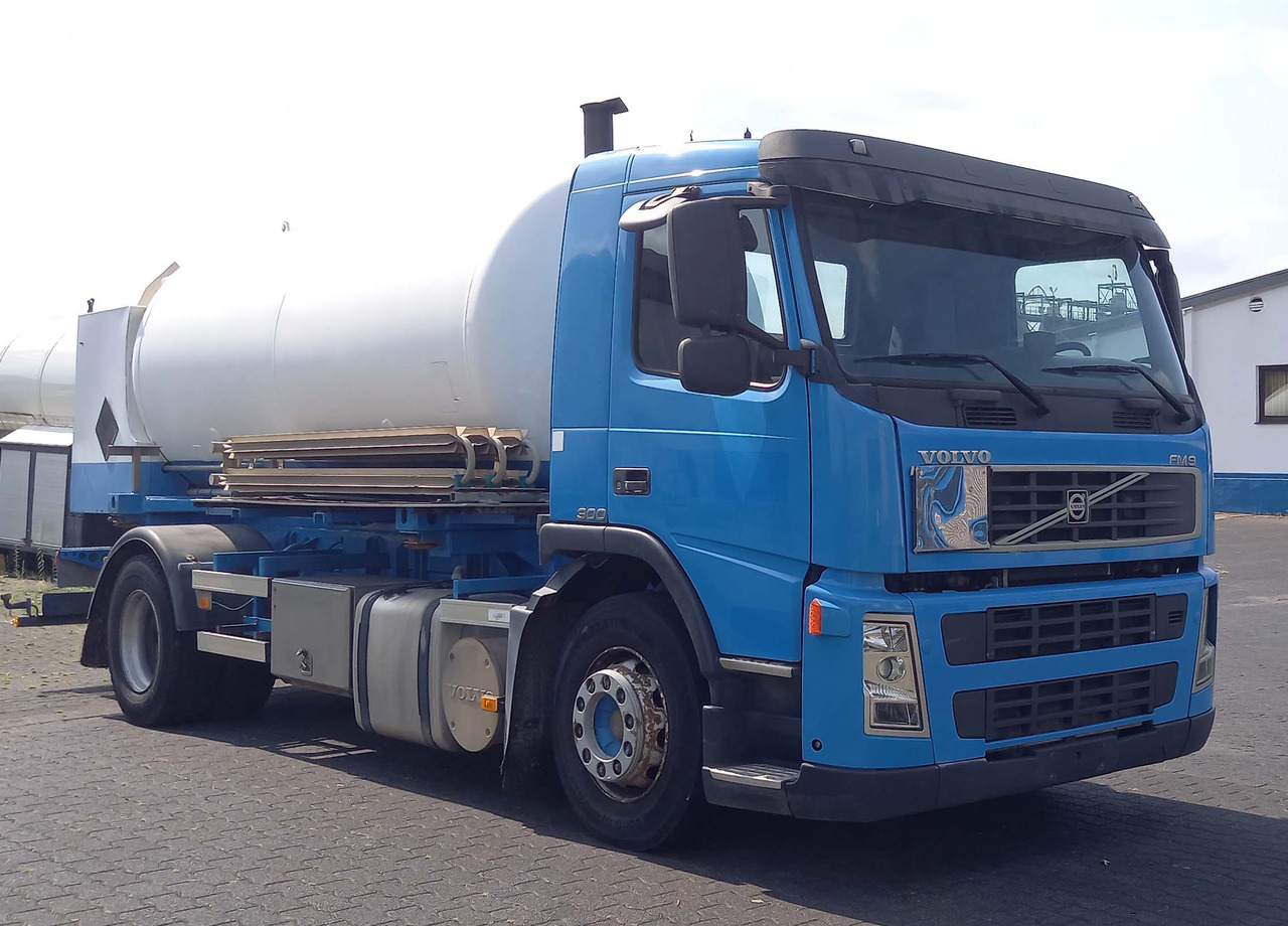 VOLVO Gas oxygen, argon, nitrogen - شاحنة صهريج: صورة 1 VOLVO Gas oxygen, argon, nitrogen - شاحنة صهريج: صورة 1