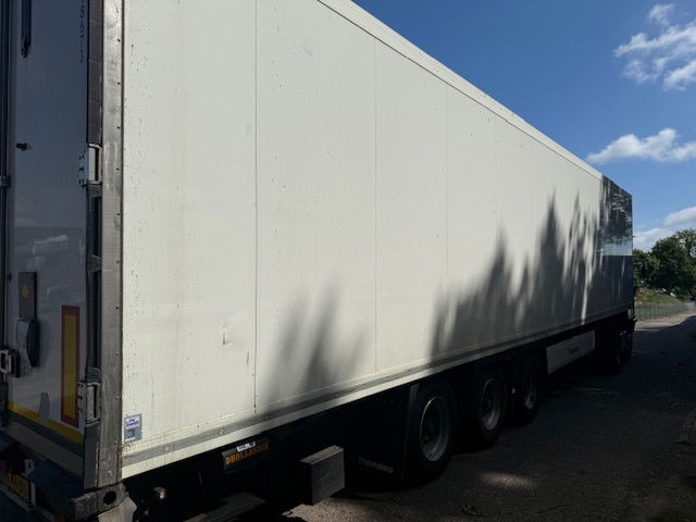 Krone Laadklep Liftas - نصف مقطورة للتبريد: صورة 3 Krone Laadklep Liftas - نصف مقطورة للتبريد: صورة 3