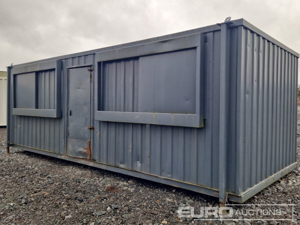 20' x 8' Container & Contents - حاوية شحن: صورة 1 20' x 8' Container & Contents - حاوية شحن: صورة 1