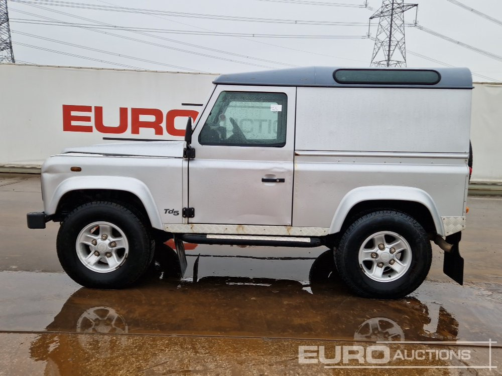 2002 Land Rover Defender 90 - سيارة دفع رباعي: صورة 2 2002 Land Rover Defender 90 - سيارة دفع رباعي: صورة 2