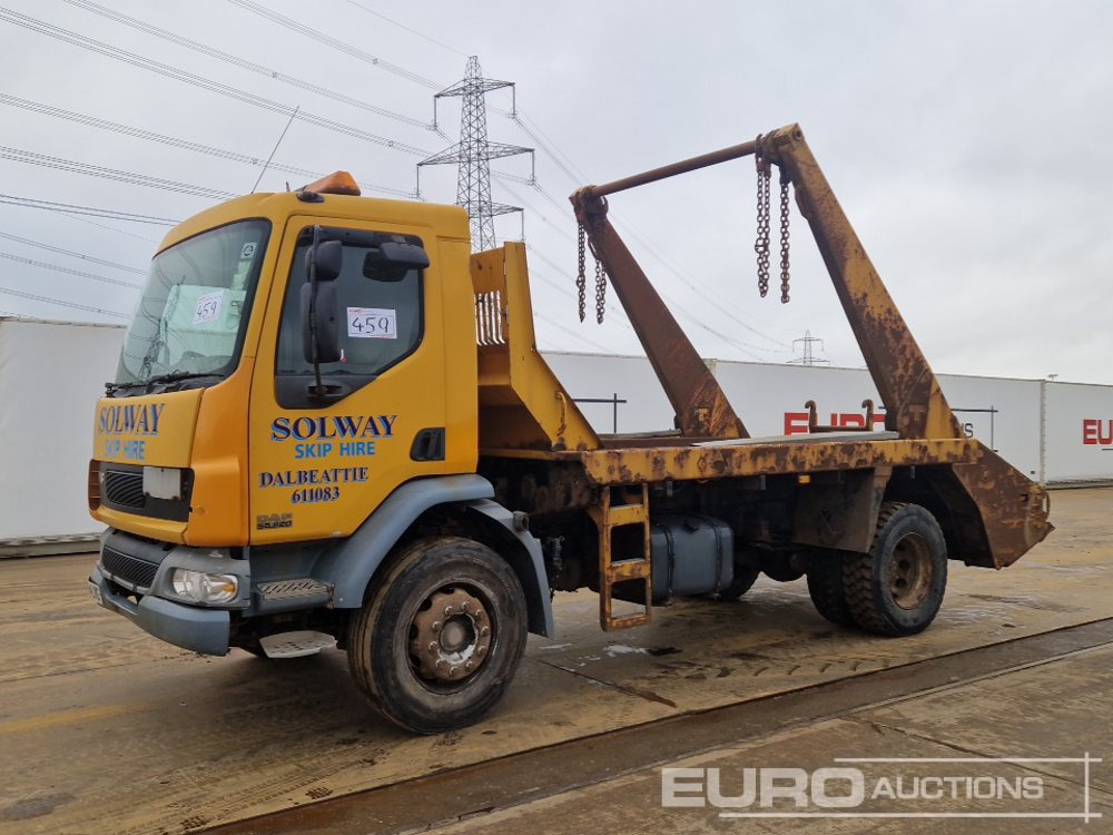 2004 DAF 55.220 - شاحنة لودر انزلاقي: صورة 1 2004 DAF 55.220 - شاحنة لودر انزلاقي: صورة 1