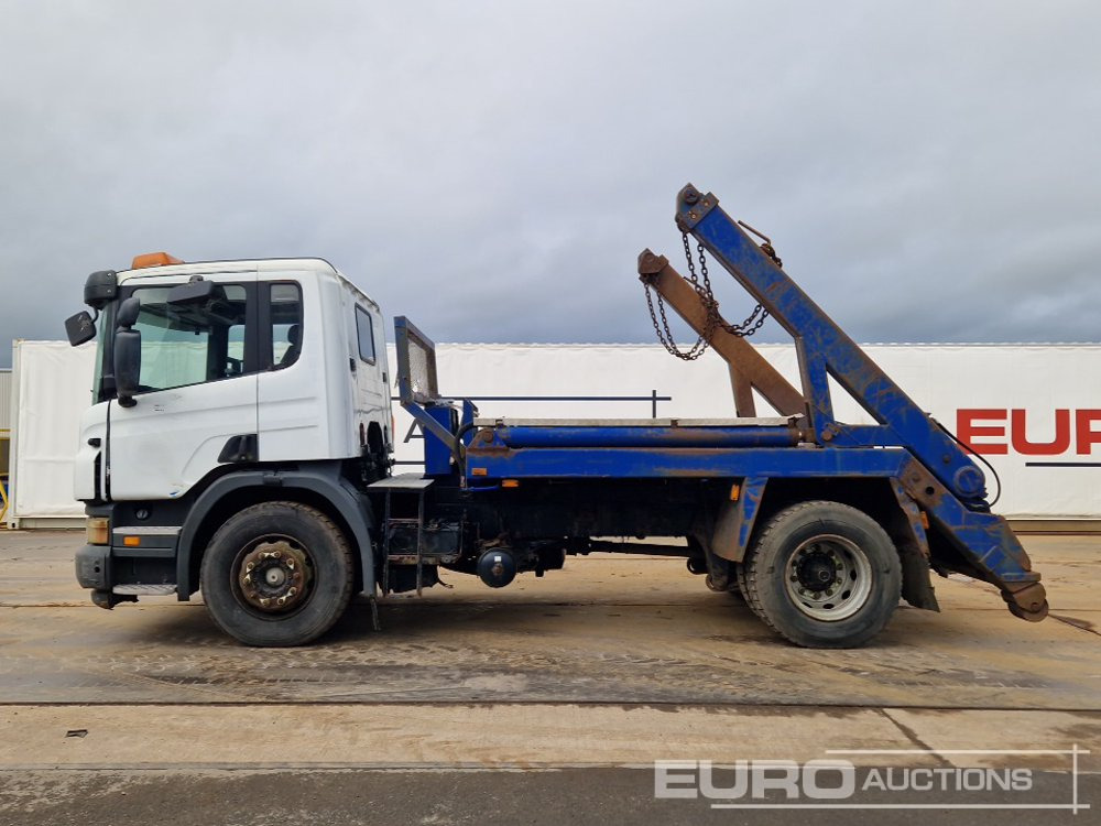 2006 Scania P230 - شاحنة لودر انزلاقي: صورة 2 2006 Scania P230 - شاحنة لودر انزلاقي: صورة 2